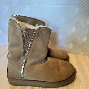 UGG Classic Mid-Calf Flat‎ Pull-on Boots Sequin Zip Sheepskin Chestnut Size 8